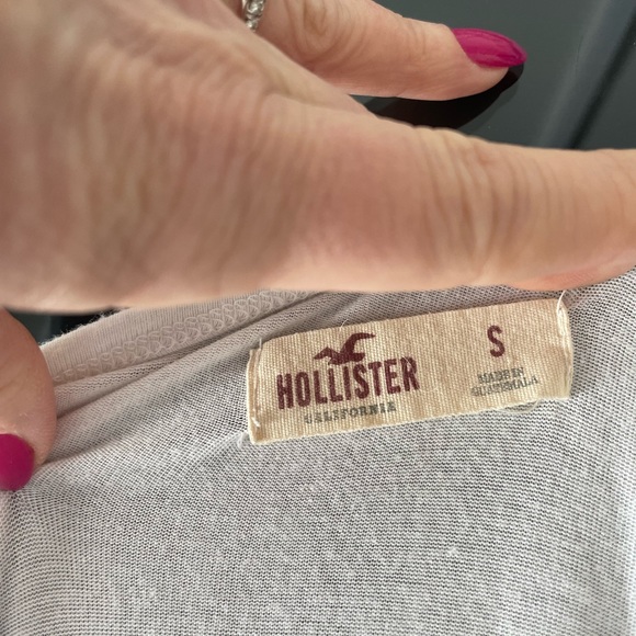 Hollister cold shoulder t-shirt, cute logo - Picture 2 of 2